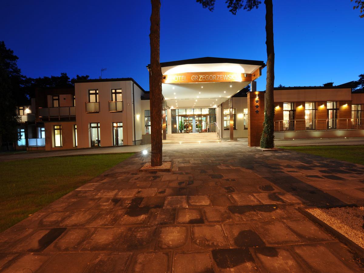 Hotel Grzegorzewski Тушен Екстериор снимка